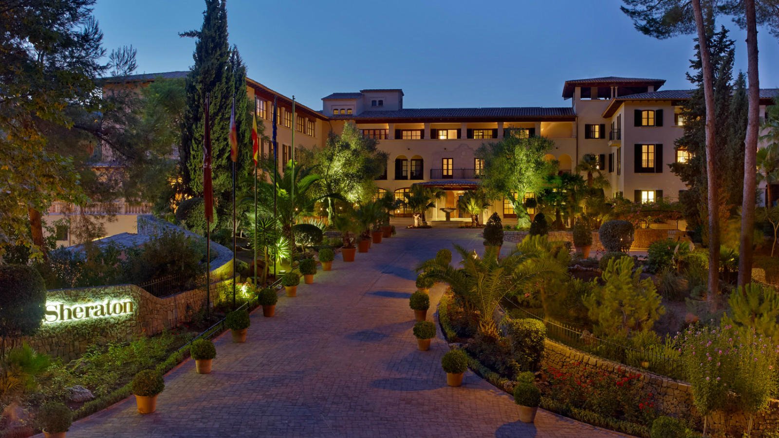 SheratonMallorcaArabellaGolfHotel-HotelEntrancebynight.jpg