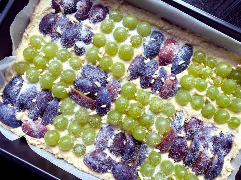 Luftig-leichter und fruchtiger Blechkuchen